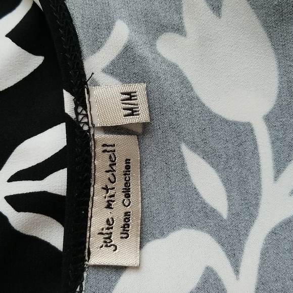 (M) Julie•Mitchell Urban Collection Floral V Neck Wrap Midi Dress ¾ Sleeves - Picture 3 of 8